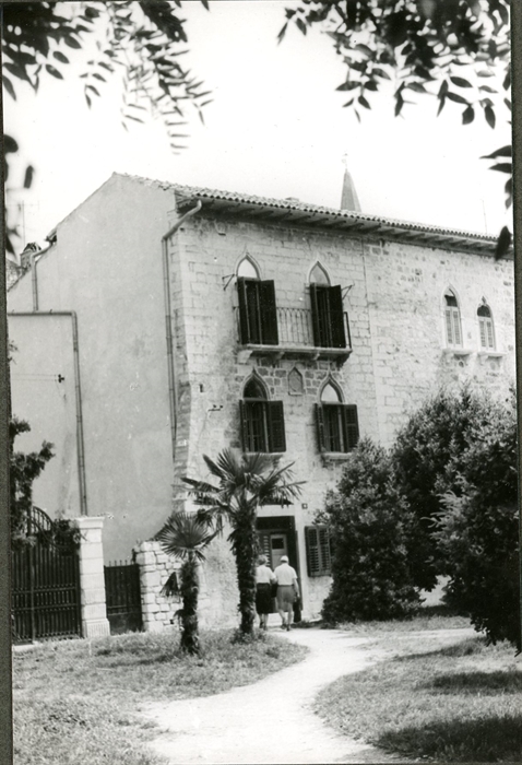 Image description